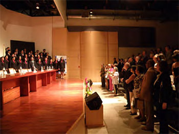 Orfeón Universitario interpretando el Himno Nacional