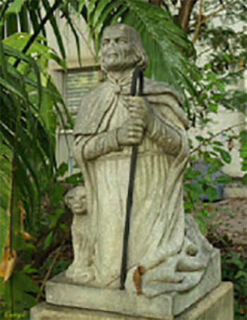 Escultura de San Lázaro ubicada en el jardín interno de la sede actual del IME