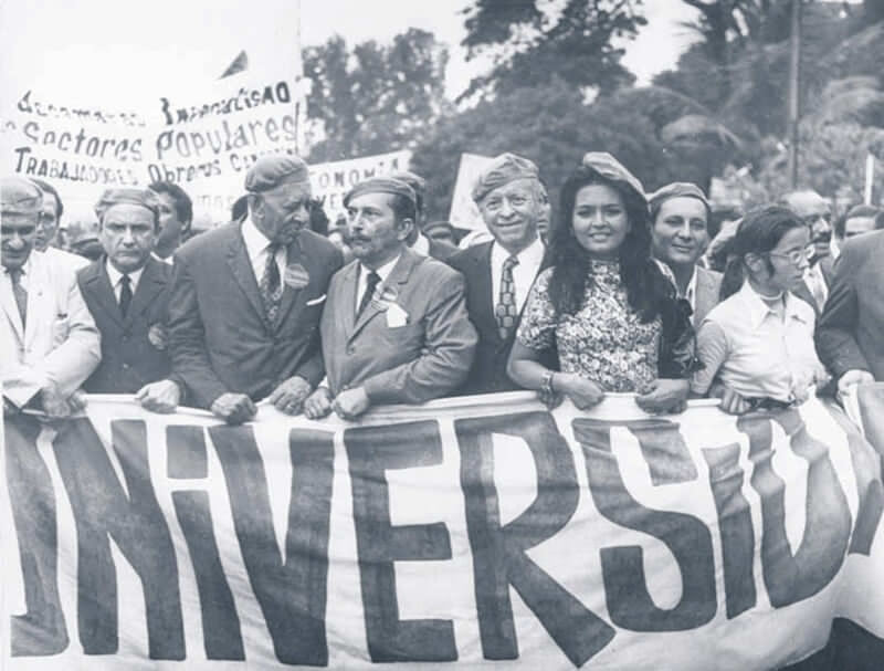 Tiburcio Linares, encargado Decanato Ciencias Veterinarias; Pedro Rincón, Rector ULA; Maestro Luis Beltrán Prieto Figueroa, Diputado (MEP) Congreso Nacional; Jesús María Bianco, Rector UCV; Jóvito Villalba, líder partido URD; Alexis Adams, Presidente de la FCU, entre otros.