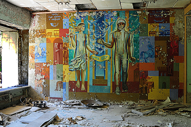 Pripyat, como ciudad de avanzada tecnológica de la era soviética, muestra orgullosa en este mural uno de sus logros humanos más importantes: el primer hombre en el espacio.