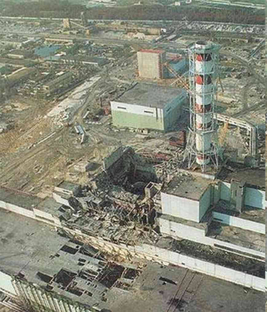 Figura 3. Fotografía aérea del reactor después de la explosión del núcleo.