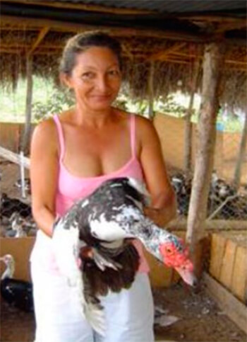 Cría de Pato Real (Mujer de la Comunidad)