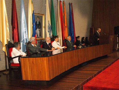 Dra. Margarita Salazar Bookaman, Decana Facultad de Farmacia, Dr. Bernardo Méndez, Vicerrector Administrativo, Dr. Nicolás Bianco, Vicerrector Académico, Dra. Cecilia García Arocha, Rectora, Dr. Amalio Belmonte, Secretario, Acto Homenaje Centenario Dr. Jesús María Bianco. Paraninfo de la UCV, jueves 30-03-2017, 11:30 a.m.