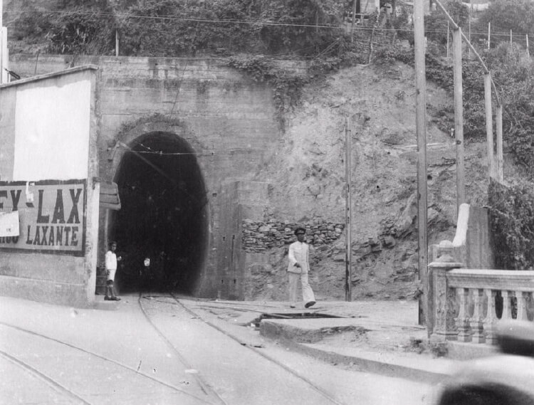 Figura 43. Antiguo túnel del Portachuelo. F/ Colección Jaime ALBÁNEZ.